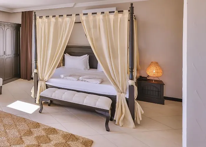 Hill House Adult Only 4*